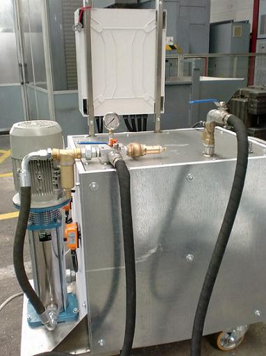 Hydraulic station with hot water for testing deep-drawing tools